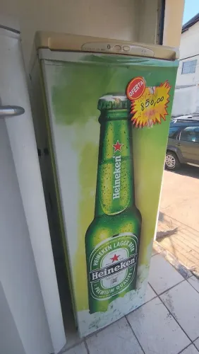 Freezer Eletrolux adesivado 