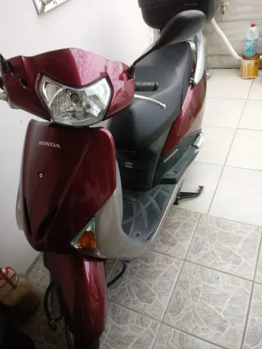 Honda lead Zerada
