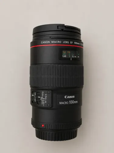 Lente Canon EF 100mm f/2.8L Macro IS USM, montagem Canon EF.
