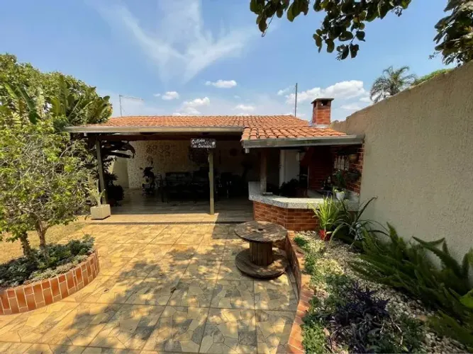 Oportunidade Casa com 3 Quartos e 4 banheiros à Venda, 300 m²