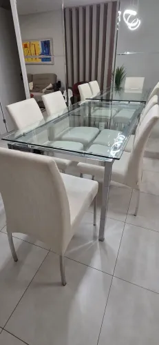 Vendo mesa de jantar com 6 cadeiras