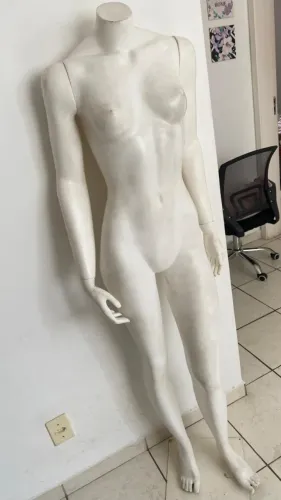 Manequim Feminino com Base de Ferro