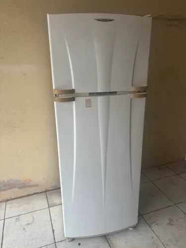 Geladeira Brastemp 110V muito espaçosa funcionando perfeitamente