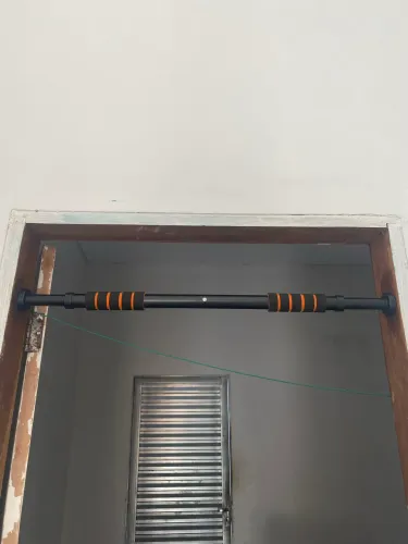 Barra Fixa Ajustável de Porta para Exercícios - 63 a 96 cm