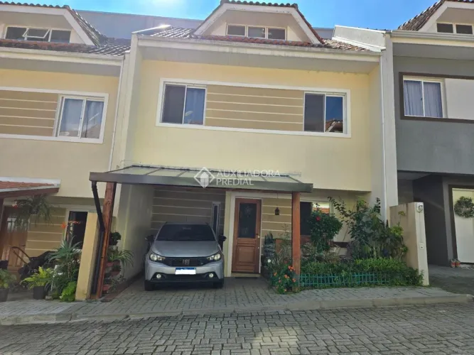 Sobrado de 3 quartos no bairro Santa Cândida