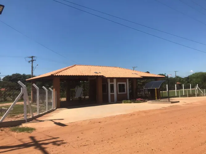 Casa para venda possui 1500 m2 de terreno com 2 quartos em Dois Córregos - SP