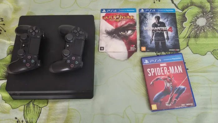 Ps4 slim 500 gb 3 jogos e 2 controles