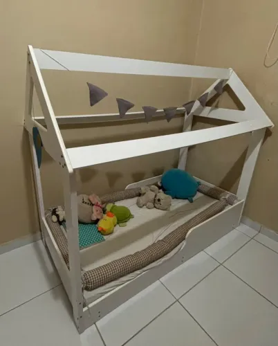 Cama infantil montessoriana