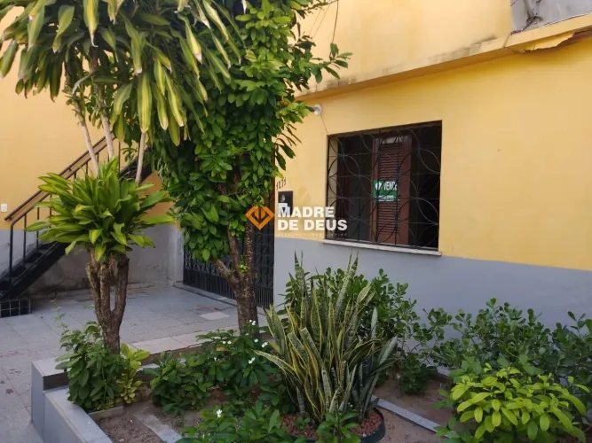 Imóvel no Jardim América composto de uma casa no térreo e dois apartamentos. Localização e