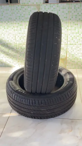 2 PNEUS MICHELIN - 215 / 55 - ARO 17