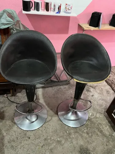 Banquetas pra casa ou salão com 3 regulagem 200,00 as 2