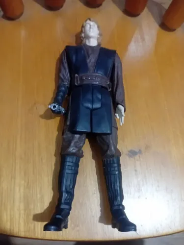 boneco de ação do Anakin Skywalker da Hasbro, da linha Star Wars de 30 cm.