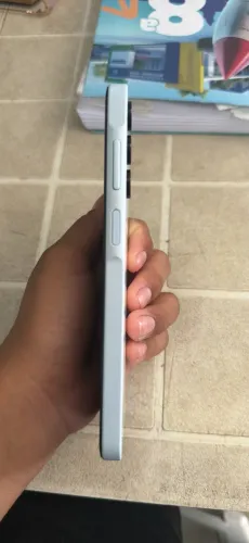 Estou vendendo um celular A15 de 128 gigas, tá bem conservado não tem nenhum ano de uso