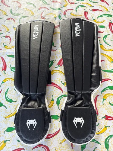 Caneleira Muay Thai Kickboxing