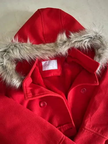 Casaco Pellini Vermelho com Capuz e Forro Peluciado