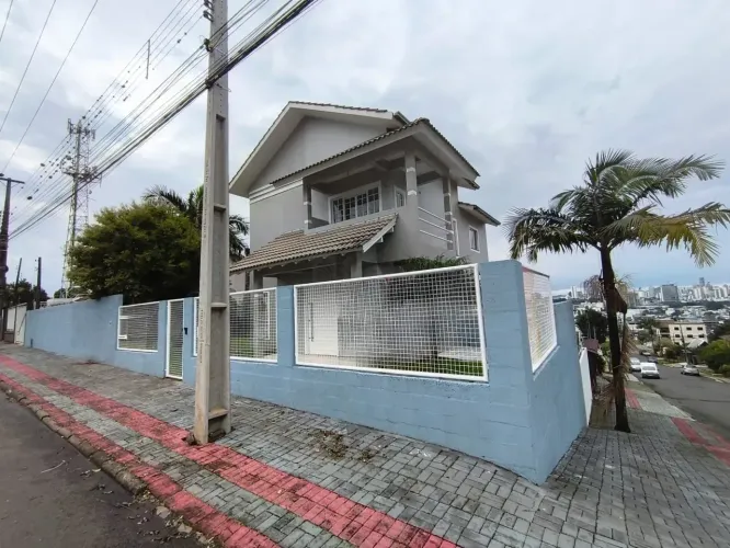 Imóvel para aluguel possui 197 metros quadrados com 3 quartos em Bela Vista - Chapecó - SC