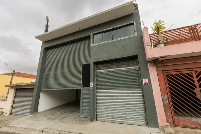 Galpão na Rua Ramondetti Giácomo, 279 277 m²