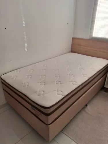 Cama solteirão de 1.09x 2.00 apenas 6 meses de uso