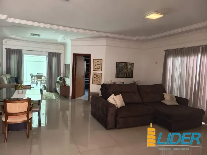 Casa à venda, 3 quartos, 3 suítes, 4 vagas, Jardim Karaíba - Uberlândia/MG
