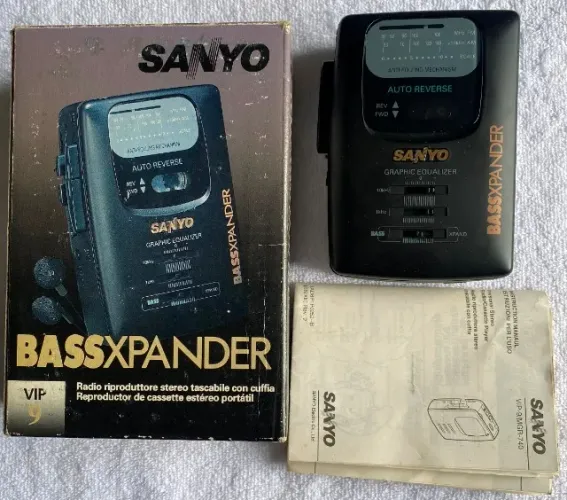 Bassxpander Sanyo - Personal Stereo Radio Cassette Player
