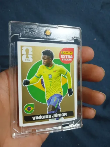 Figurinha do vini Jr dourada