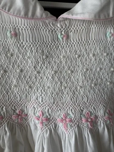 Vestido Infantil branco casinha de abelha
