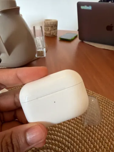 AirPods Pro Apple