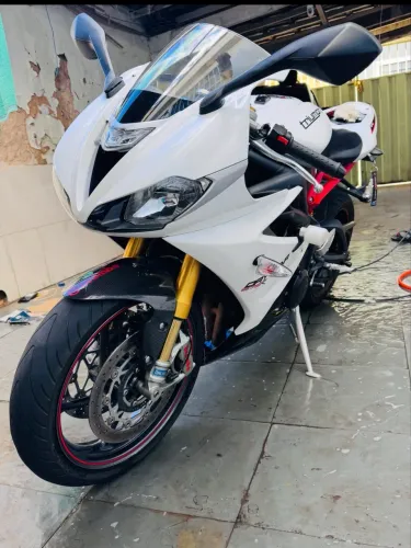 Vendo daytona 675r impecável estado de zera