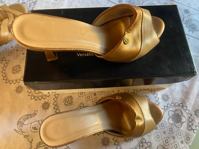 Tamanco Carmen Steffens, coiro metalizado,38
