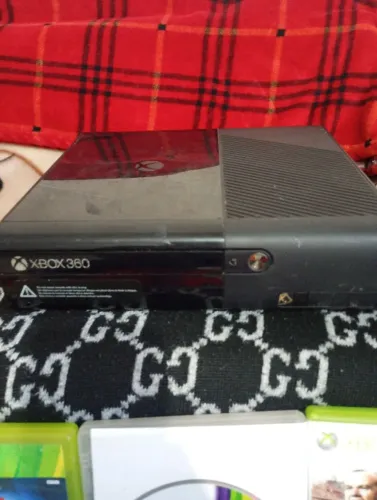 Vendo Xbox 360 funcionando perfeitamente travado 