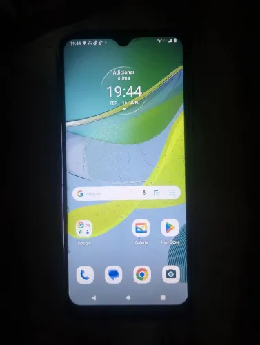 Vendo celular moto e 13 por 200$ aceito troca