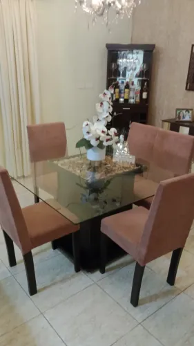 MESA DE JANTAR 6 LUGARES - LINDA E MUITO CONSERVADA .