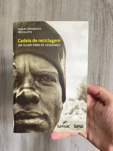 Livro Cadeia de reciclagem: um olhar para os catadores