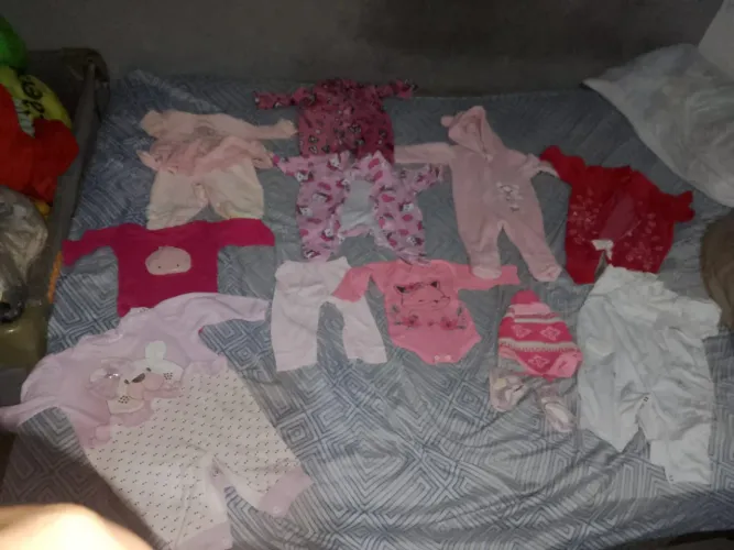 Lote de roupa de bebê menina