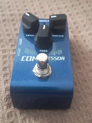Pedal compressor landscape para contrabaixo, vendo ou troco por tablet.