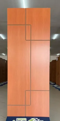 Vende-se Porta Laminada (completa com aduela, vistas, fechadura e dobradiças)