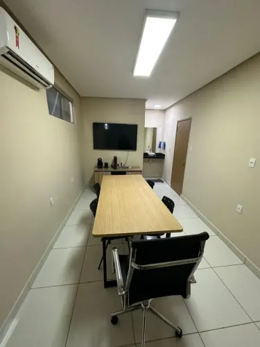 Sala comercial para alugar na Av. Fernando Guilhon.