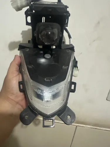 Farol Lander ano 2026 - original Yamaha - bomba de freio