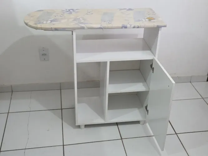Mesa de Passar Roupa Usada - Bom Estado de Conservação