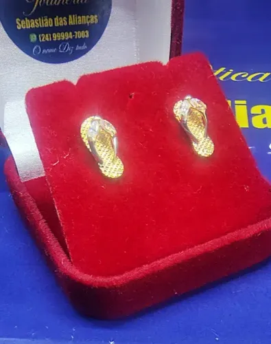 Brinco Chinelo Pedras Zircônia Ouro 18 kilates Peso 2.16 Gramas Tamanho 13 x 6 mm