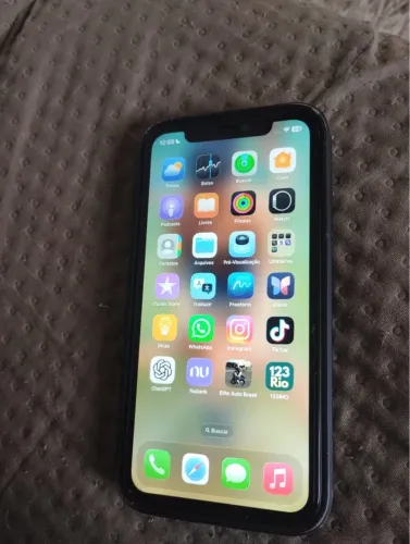 Vendo iPhone 11 em perfeito estado funcionando perfeitamente apenas um fundo trincado