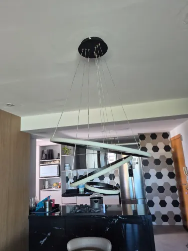 Vendo pendente de três anéis preto!