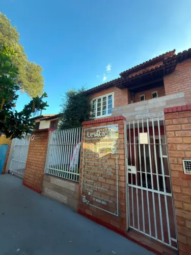 Imóvel para aluguel possui 320 metros quadrados com 10 quartos em Morada de Camburi - Vitó