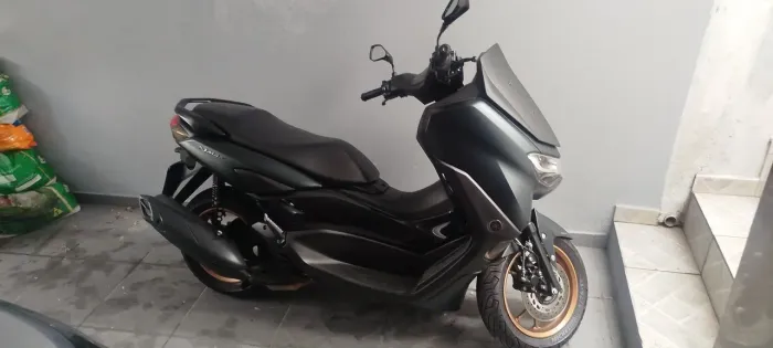 Nmax 2023 verde