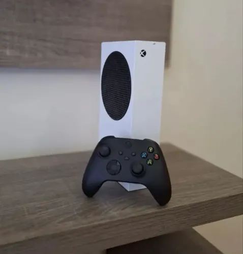 XBOX SÉRIES S COM UM CONTROLE ORIGINAL