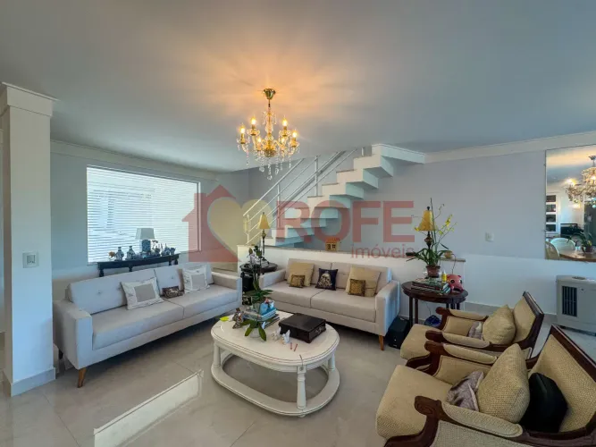 Casa à venda ou locação em condomínio fechado no Campo Belo. Com 270m²