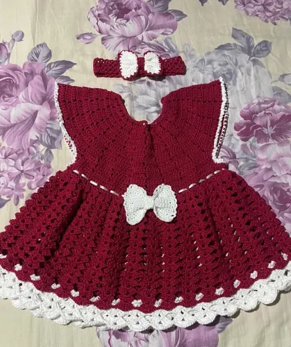 Vestidos de crochê infantil sob encomenda.