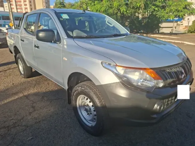 Mitsubishi L200 Triton Sport GLX 2.4 CD Diesel Mec. 2019