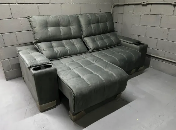 Sofá Retrátil e Reclinável C/ Carregador e Porta Copos 2.00m NOVO ( Direto da Fábrica )