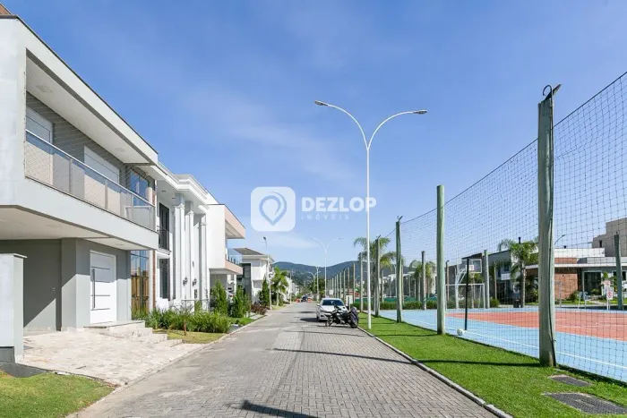 Casa à Venda no Deltaville, Biguaçu | 3 Quartos, 1 Suíte no Cond. Garden